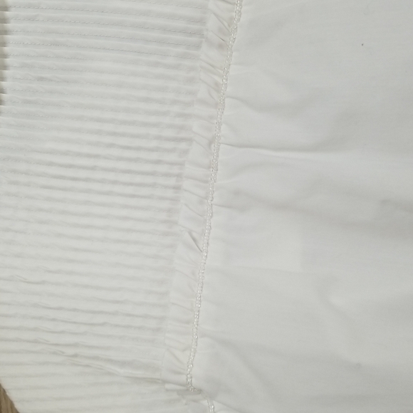 Peter Nygard womens blouse with pearl snaps and pleated accents. Cuffed sleeves - Picture 6 of 6